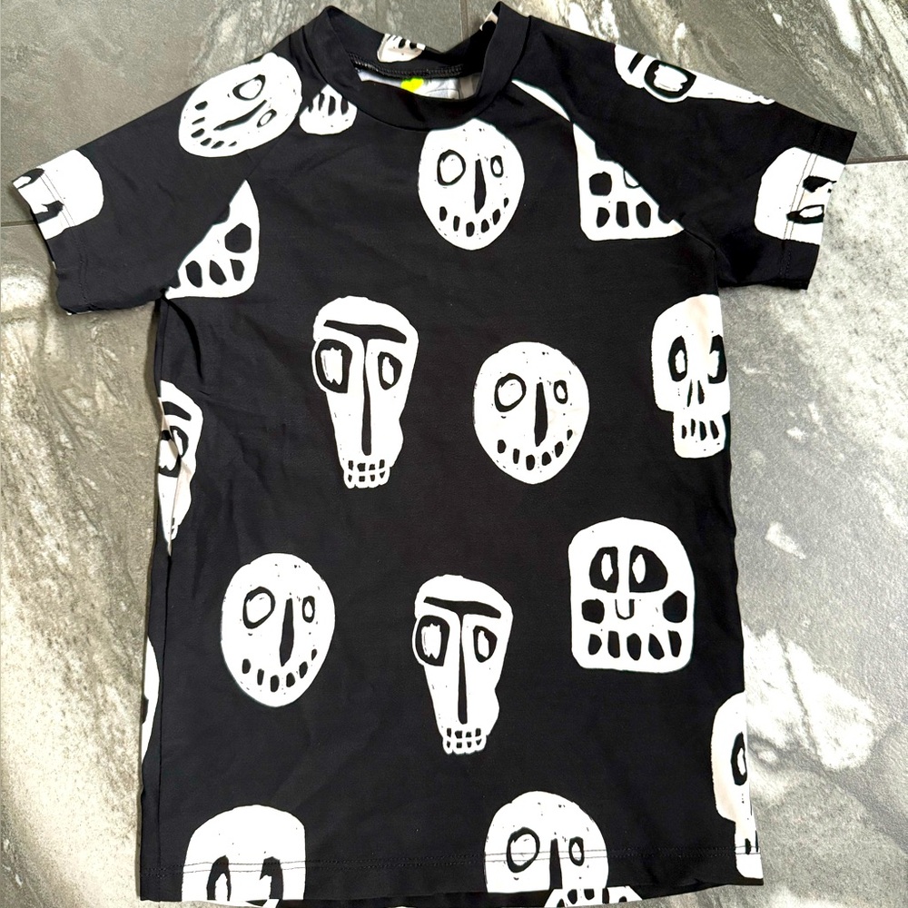 Nununu swim shirt rash guard